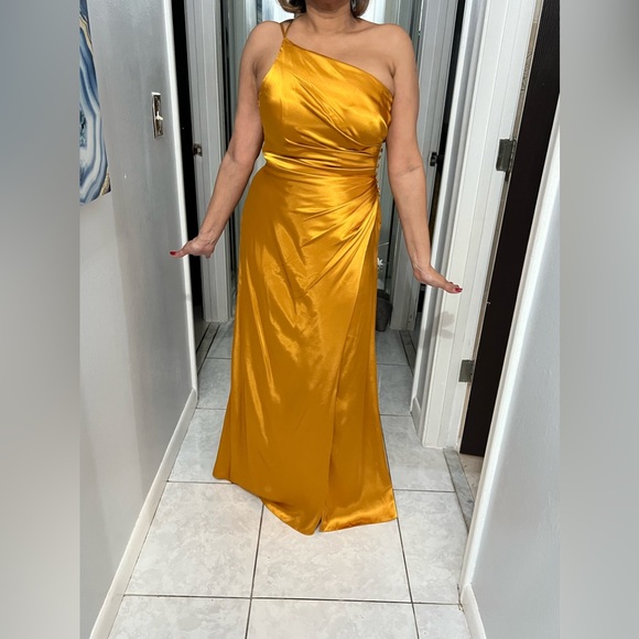 David Bridal GALINA SIGNATURE Charmeuse Draped One-Shoulder Dress size 10 - Picture 8 of 11